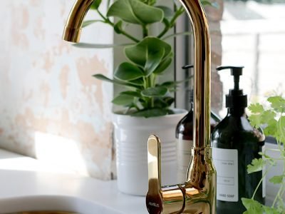 Gold-faucet-with-gold-sink